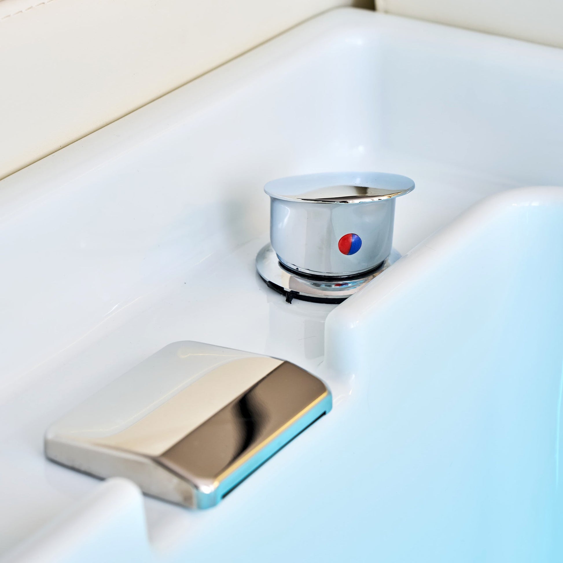 631D Electric Lifting Head Spa Bed - FRESH WATER | Head Spa Beds (Plumbed) by SSW - SH Salons