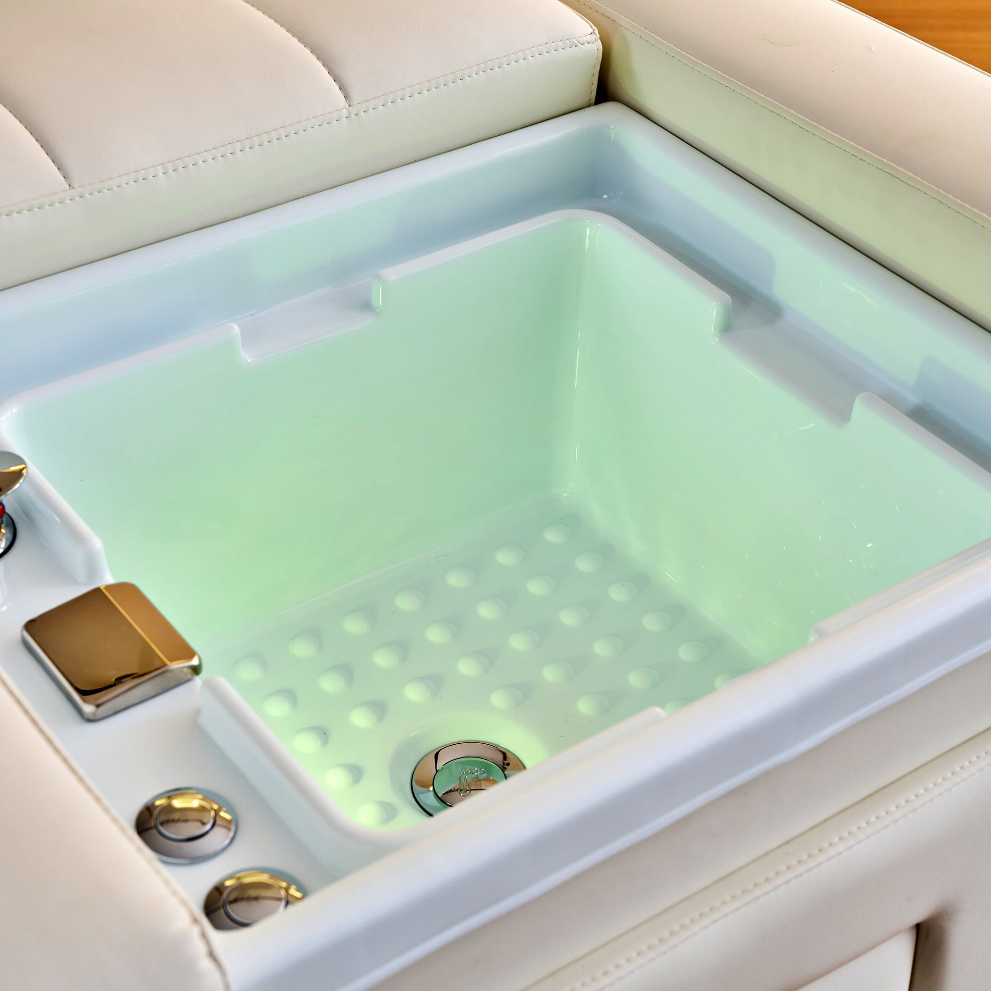 631D Electric Lifting Head Spa Bed - FRESH WATER by SSW | SH Salons