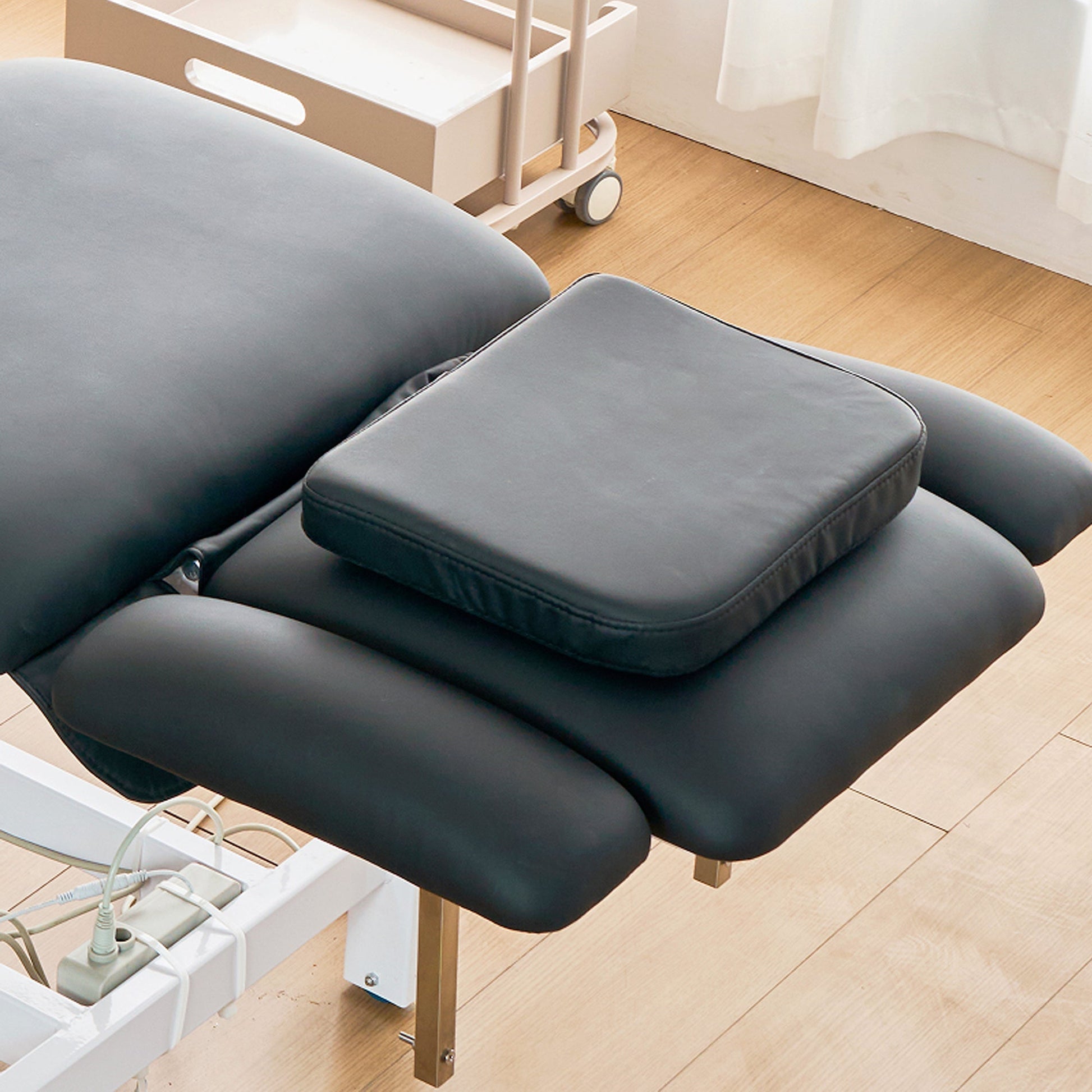 SSW 812 Electric Treatment Table by SSW | SH Salons
