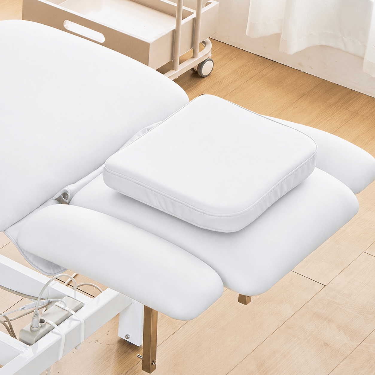 SSW 812 Electric Treatment Table by SSW | SH Salons