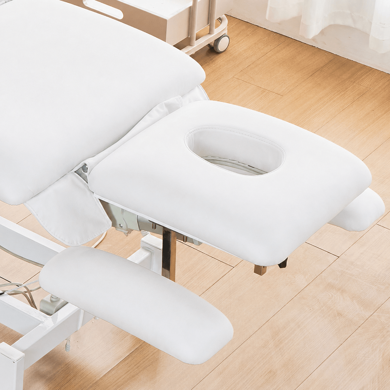 SSW 812 Electric Treatment Table by SSW | SH Salons